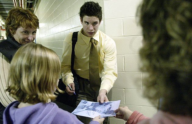 Sidney-Crosby-autograph-carroll.jpg